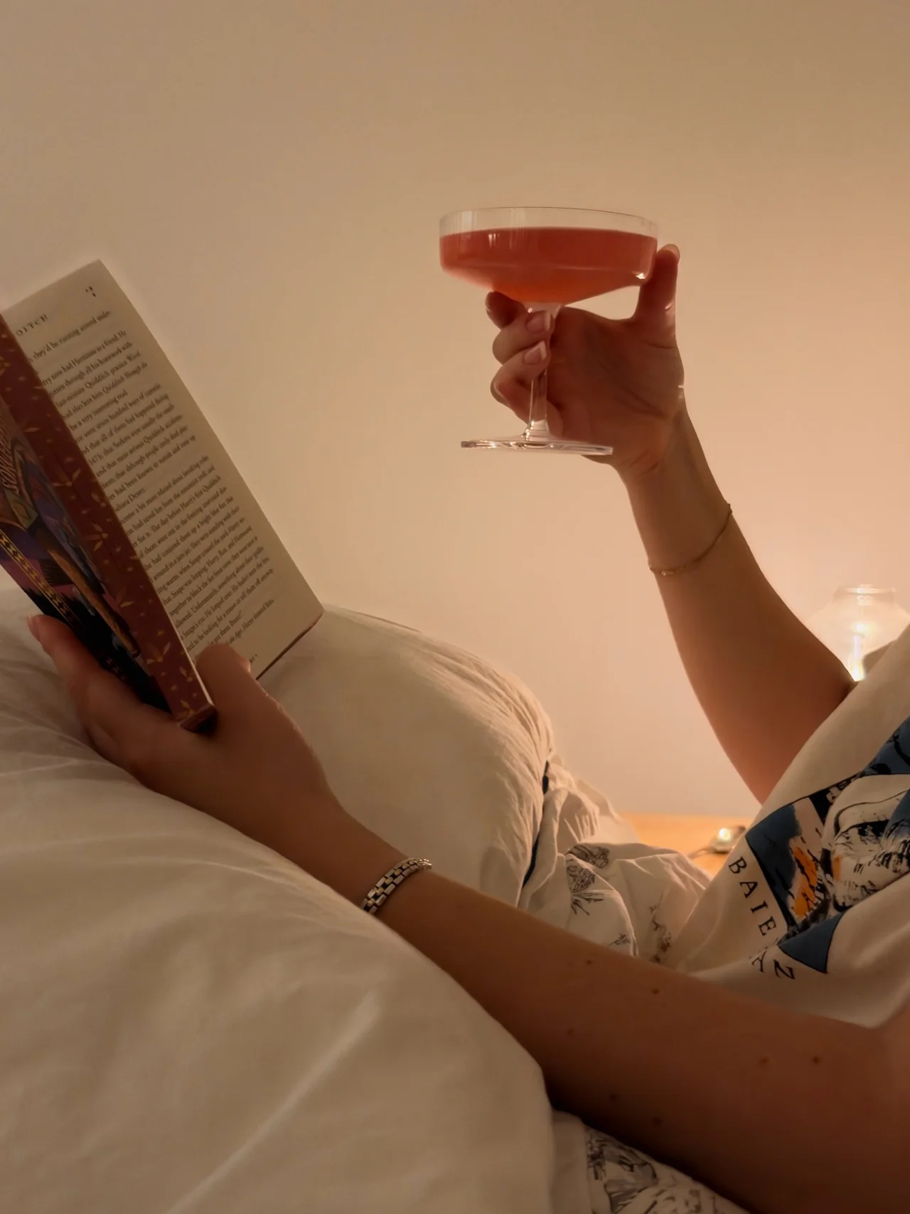 Clevr Blends — A nighttime drink and a book in bed